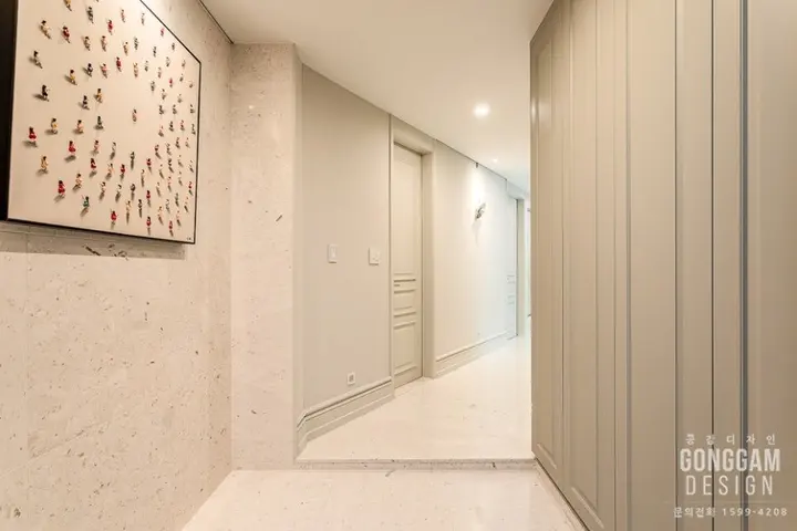 알파리움 40평 현관 인테리어 시공 사진 (공감디자인, 2021년)
